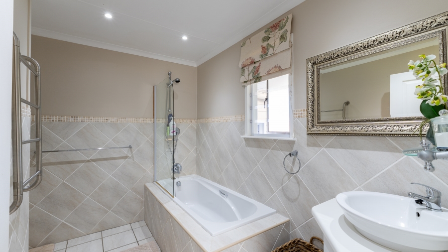 5 Bedroom Property for Sale in Outeniqua Strand Western Cape